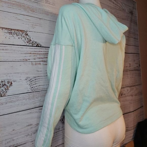 Womans Pullover Short Cut Hoddie with Drawstring - Picture 4 of 11